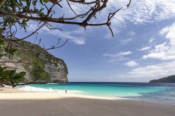 Relaxing in the shade on Kelingking Beach on Nusa Penida in Indonesia.