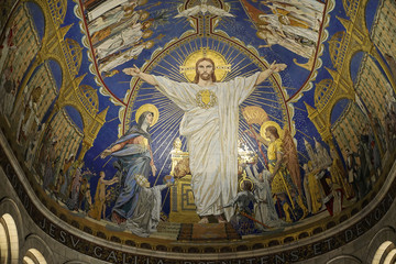 Fototapeta na wymiar Altarbereich der Basilika Sacré Coeur, Montmartre, Paris, Île-de-France, Frankreich, Europa