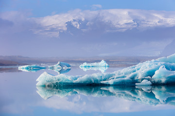Fototapeta na wymiar Beautiful view of iceberg at Jokulsalon glacier lagoon in Iceland.