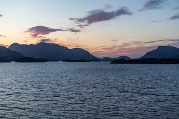 Fototapeta premium Sonnenuntergang in den Fjorden Norwegens