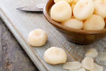 peeled water chestnuts