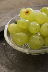 preparing fresh grapes
