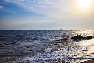 Obraz premium Beautiful beach at sunrise