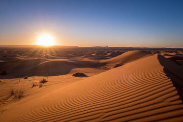 Fototapeta na wymiar Sonnenaufgang in der Wüste von Marokko