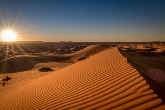 Sonnenaufgang auf der D&uuml;ne in der Sahara