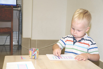 The educator deals with the child in the kindergarten. Creativity and development of the child