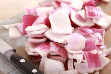 preparing fresh onions