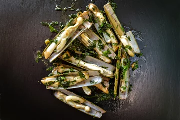 Küchenrückwand glas motiv couteaux de mer cuisiné à l'ail et au persil © Image'in