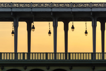 Fototapeta premium Bir Hakeim bridge at sunset, in Paris France