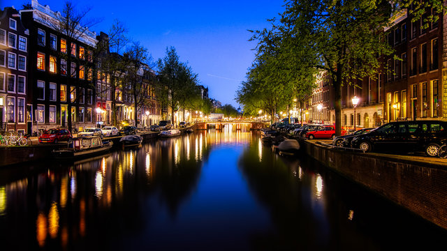 Amsterdam after sunset © Justyna
