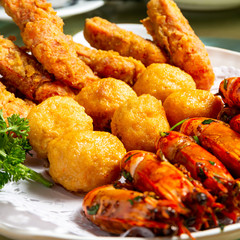 Fry prawns with salted egg yolk and fried prawn ball