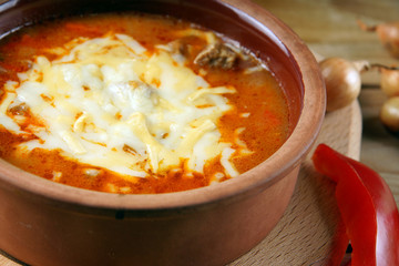 Meat roast with cheese cap in earthenware