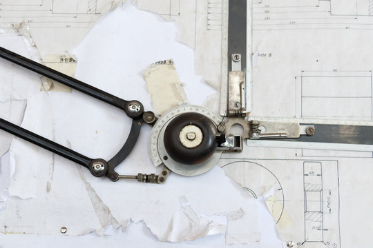 &Auml;ltere Zeichenmaschine mit Scheren-Parallelogrammf&uuml;hrungen