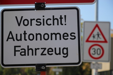 Obraz premium Teststrecke im öffentlichen Straßenverkehr