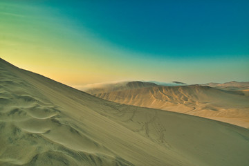 Fototapeta na wymiar desert at sunrise