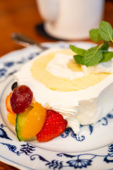 フルーツのロールケーキ