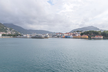Fototapeta premium Auslaufen aus dem Hafen von Bergen in Norwegen