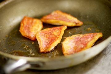 pan frying red mullet