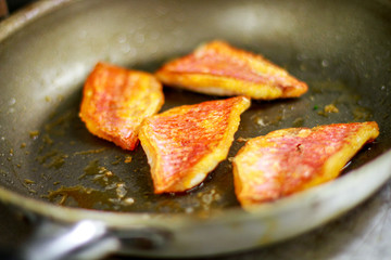 pan frying red mullet