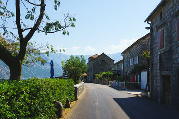 Obraz premium Old stone buildings on narrow streets of medieval towns.