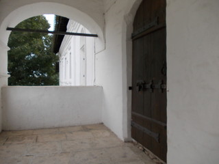 двери храма