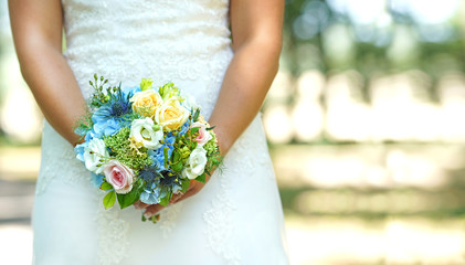 wunderschöne Braut mit Brautstrauss