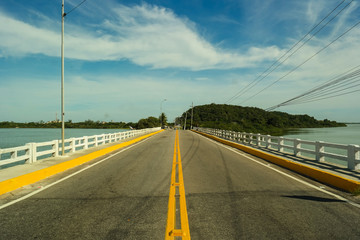 Road, asphalt and horizon - Estrada, caminho, asfalto e horizonte (Ponte em Maricá - Rio de...