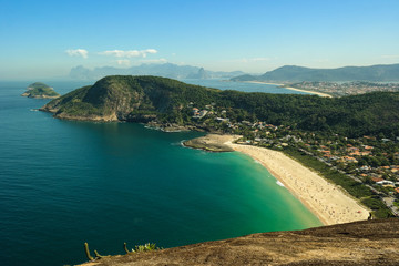 Beach seen from above - Praia de Itacoatiara vista de cima (Costão de Itacoatiara)
