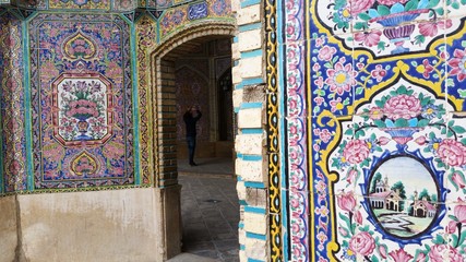 Obraz premium Mosaic on a wall of a Shiraz mosque