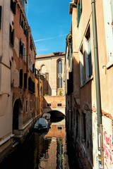 Fototapeta na wymiar Little canal in the medieval center of Venice