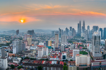 Obraz premium Panorama view of Kuala Lumpur business distric skyscraper with colorful sunrise sky background, Malaysia..