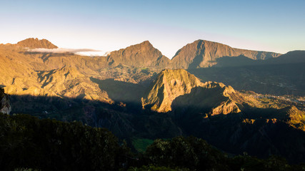 lever de soleil sur le cirque de salazie