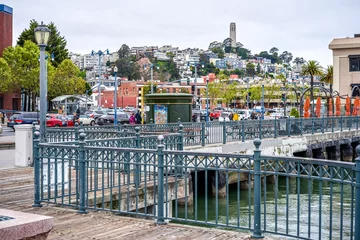 Papier peint photo autocollant rond Ville sur leau Embarcadero embankment in the central part of the city, San Francisco, California, USA