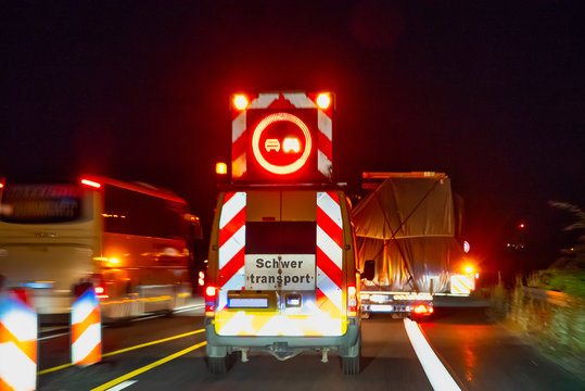 Absicherung eines Schwertransportes
