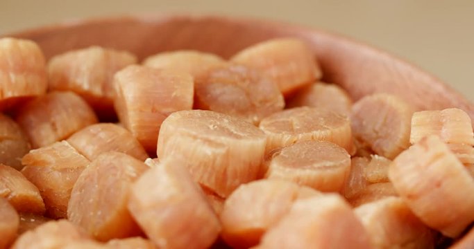 Dry scallop in rotation
