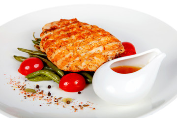 Fish with asparagus and tomatoes
