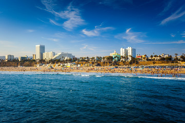 Naklejka premium Santa Monica beach with building and Pacific ocean