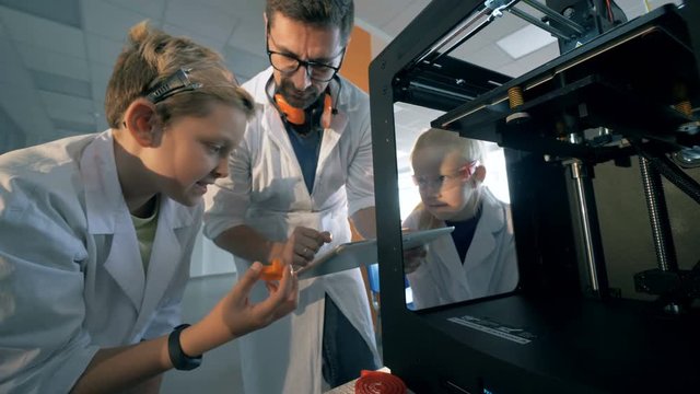 3D-printed elements are getting observed by schoolchildren and a research worker