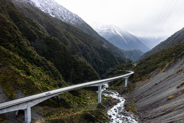 Fototapeta premium road leading to mountains