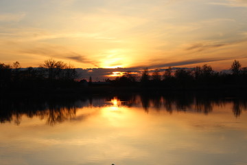 Fototapeta na wymiar Sundown,jezioro,woda,niebo