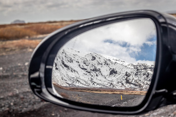 Fototapeta premium Wing mirror view of Icelandic mountain