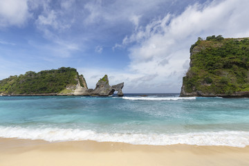 Naklejka premium Atuh beach, popular with tourists in Nusa Penida, a small island near Bali.