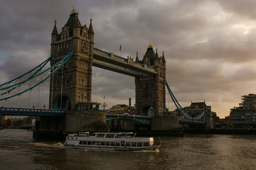 Fototapeta na wymiar London's tower bridge at sunset