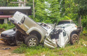 Fototapeta na wymiar car crash park on grass wait insurance