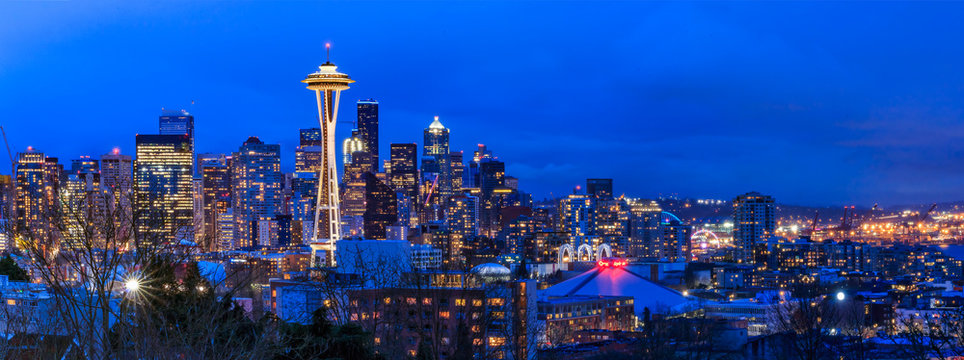 Seattle skyline panorama at sunset from Kerry Park in Seattle