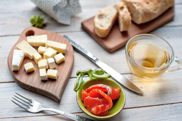 Preparation of sandwich with butter, cheese and red fish