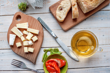 Preparation of sandwich with butter, cheese and red fish