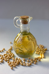 Obraz na płótnie Canvas Natural soy bean oil with soybeans near it.