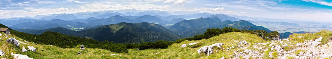 Fototapeta na wymiar panorama of german alps, view from the benediktenwand, bavaria