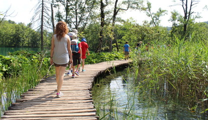 Camminare nel Parco Nazionale di Plitvice in Croazia - Vacanze